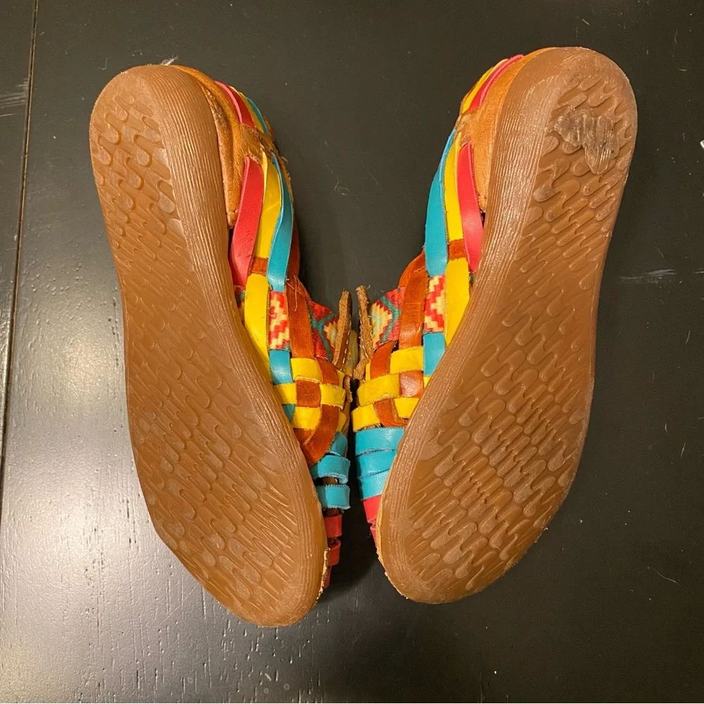 Lupita’s Kids beautifully vibrant colored Huaraches Size 11